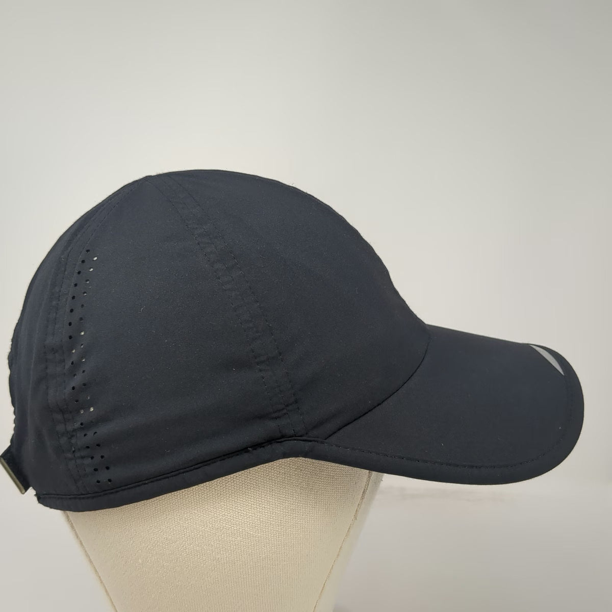 Under Armour Baseball Cap Black Silver One Size Slideback Reflective Running Hat