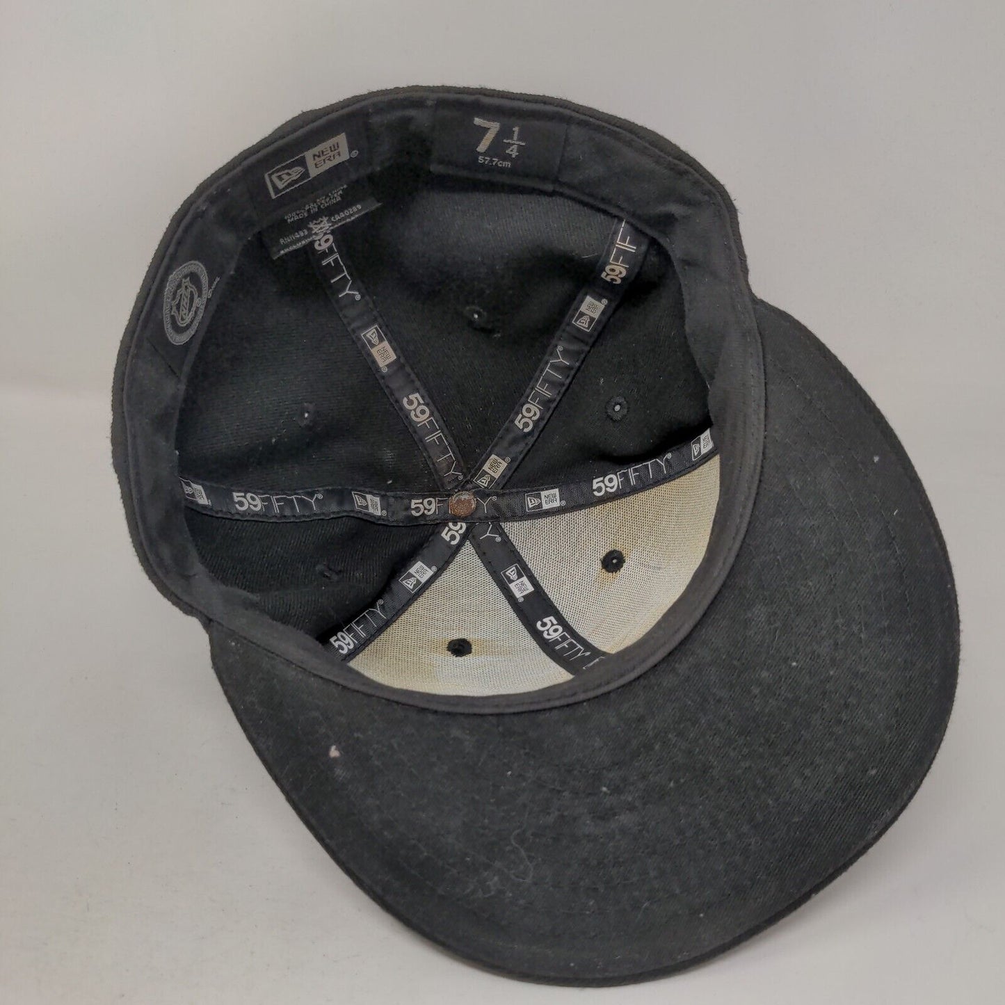 New Era Men's Fitted Hat Black 7 1/4 59Fifty NHL LA Kings Embroidered Logo
