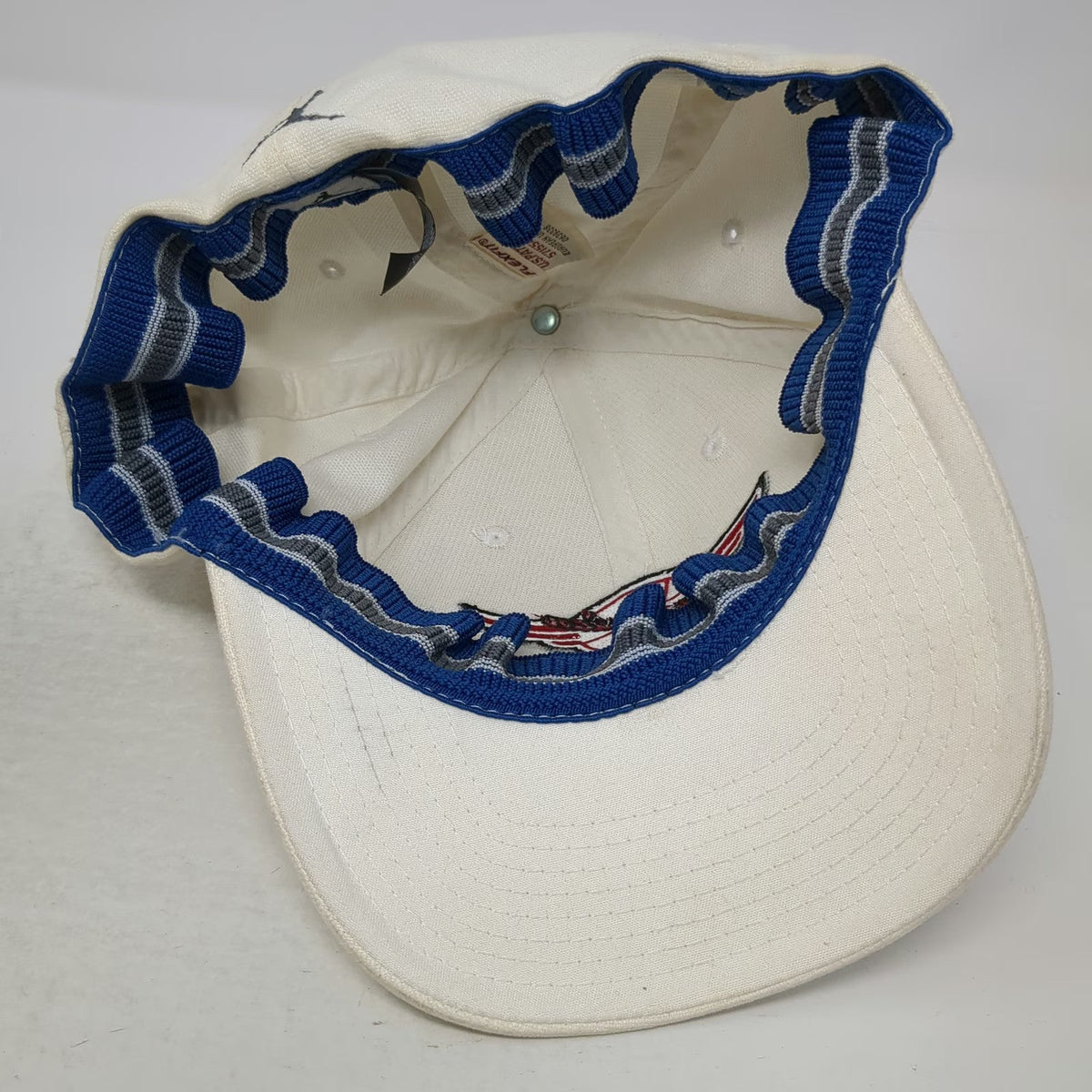 Nike Jordan Baseball Cap White XL Fitted Hat Air Jordan Wings Basketball Jumpman
