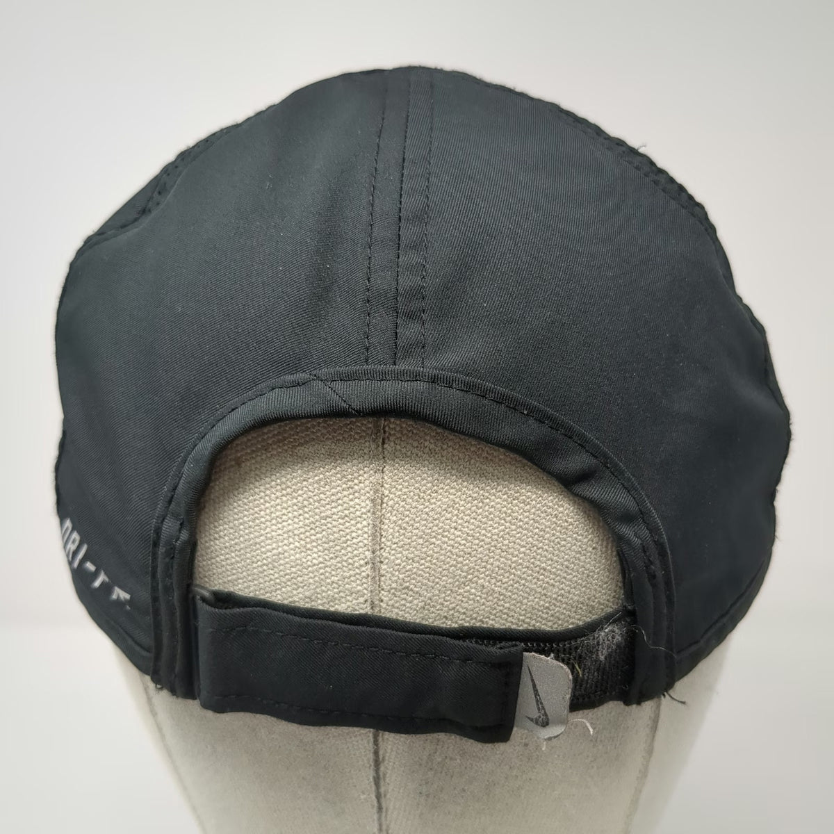 Nike Baseball Cap Black One Size Dri-FIT Featherlight Strapback Swoosh Golf Hat