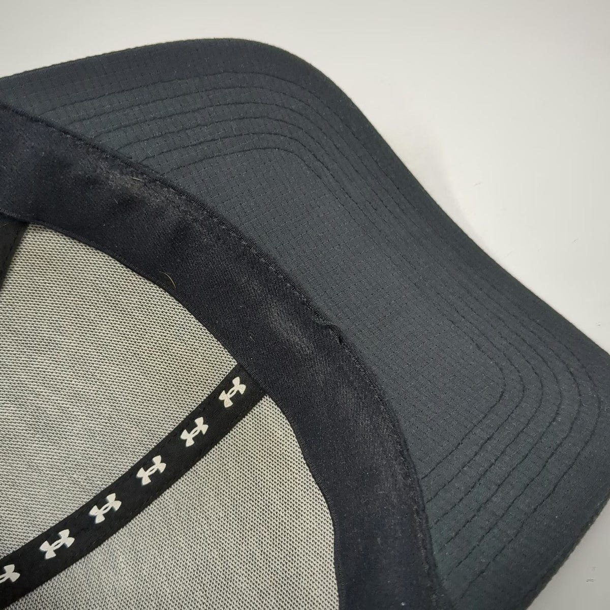 Under Armour Baseball Cap Black XL Fitted Textured Polyester Stretch Fit Hat