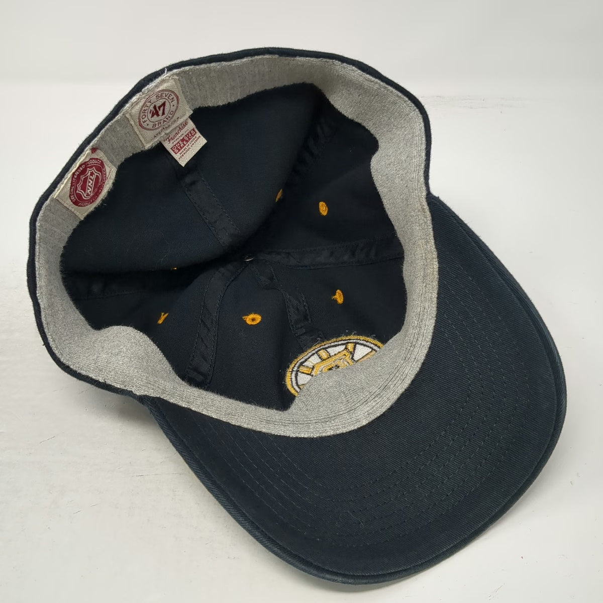 Boston Bruins NHL 47 Cap Black One Size OS Franchise Stretch Fit Hockey Logo Hat