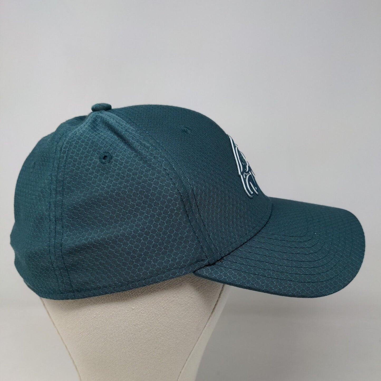 New Era 39Thirty Men's Fitted Hat Green Size M-L Philadelphia Eagles 3D Logo