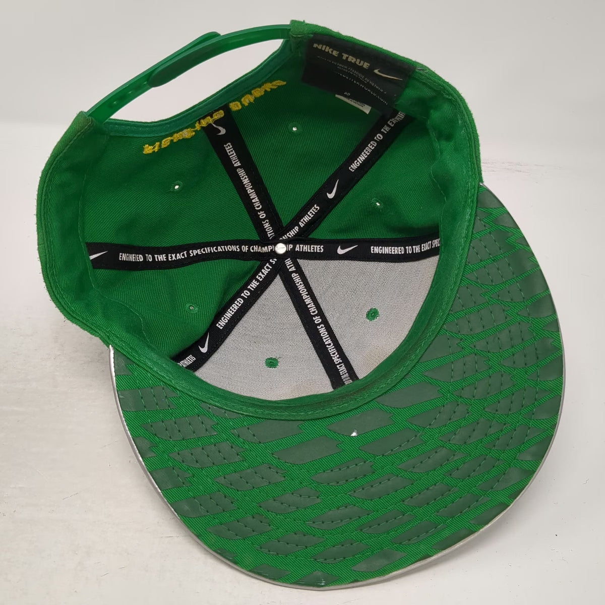 Nike Oregon Ducks NCAA Snapback Green One Size Silver Metallic Bill Flat Hat