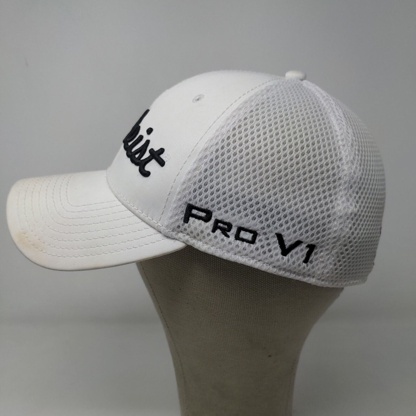 Titleist Men's Fitted Hat White Size M/L Embroidered Pro V1 Logo