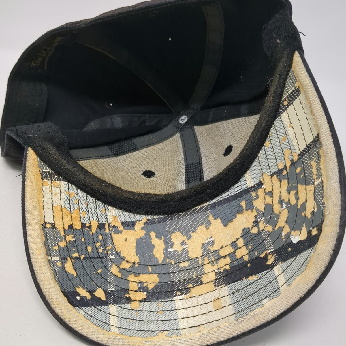 Quiksilver Baseball Cap Black One Size Fitted Embroidered Logo Underbrim Hat