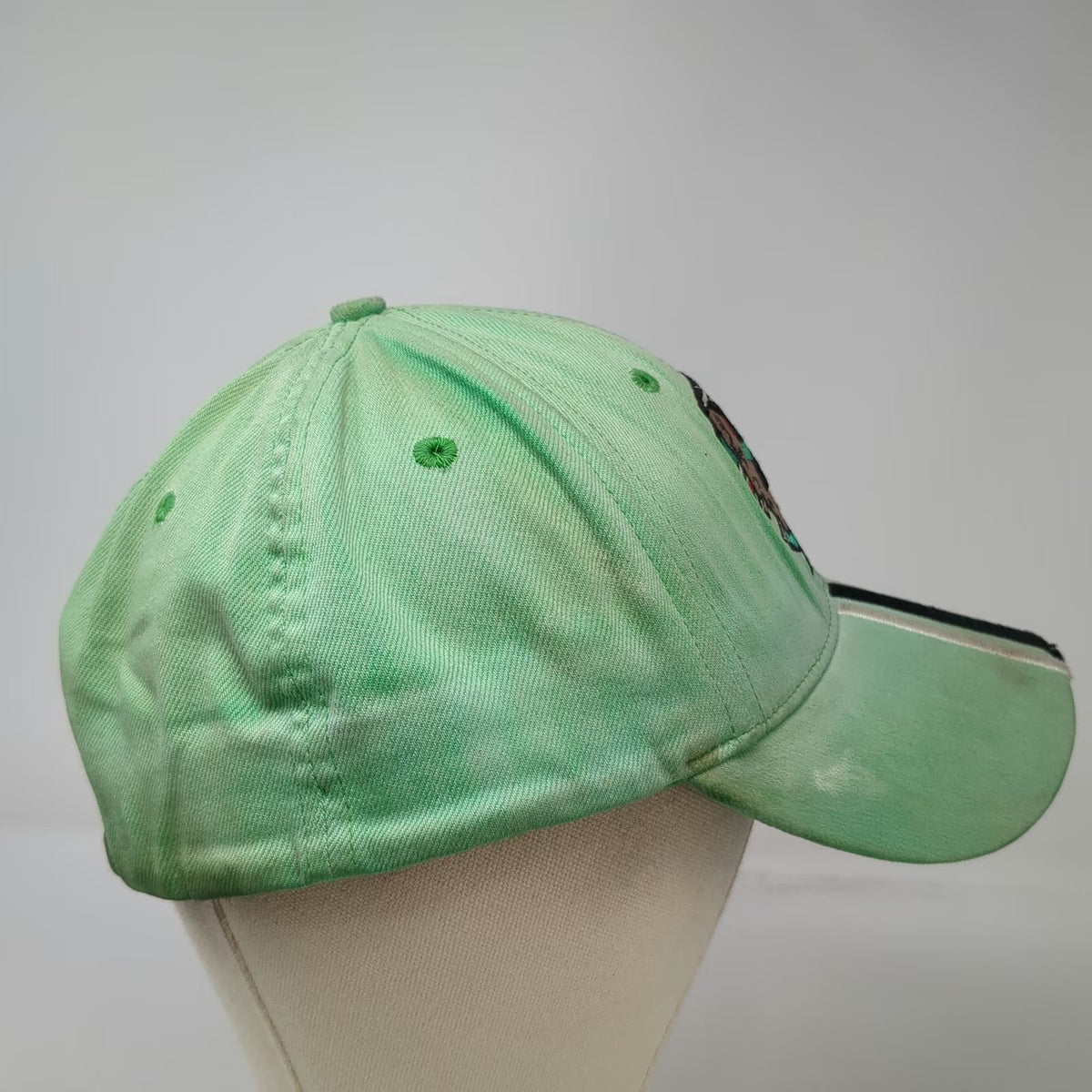 North Dakota Fighting Sioux NCAA Nike Bauer Cap Green Striped Brim Hat Vintage