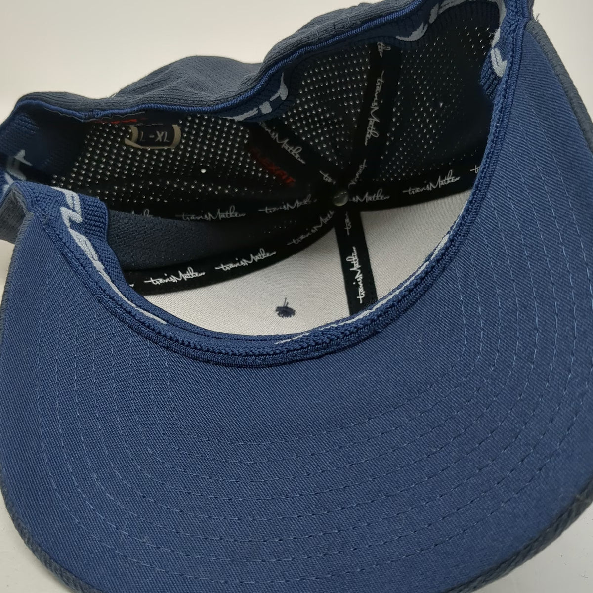 TravisMathew Baseball Cap Blue XL Flexfit Mesh Textured Athletic Logo Golf Hat
