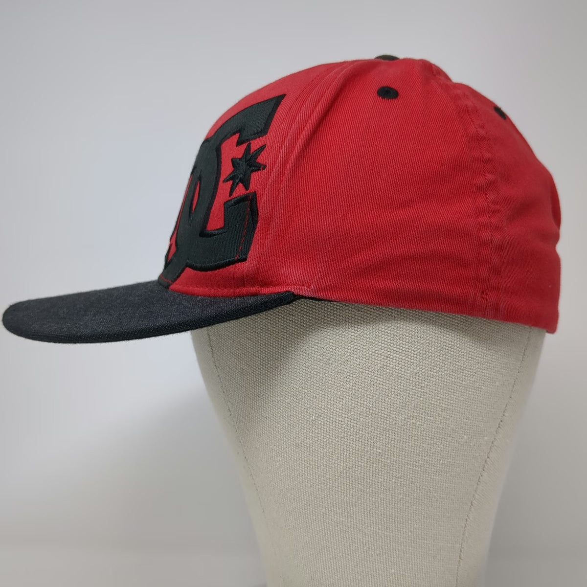 DC Shoes Baseball Cap Red M Flexfit Embroidered Logo Herringbone Brim Skate Hat