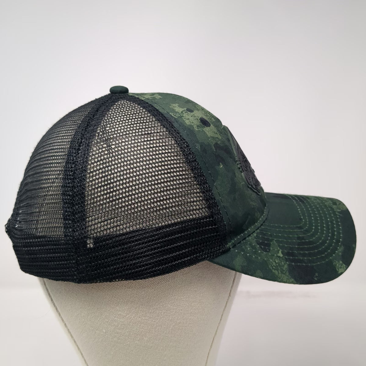 Bass Pro Shops Trucker Hat Green One Size Mesh Back Camo Rubberized Logo Patch