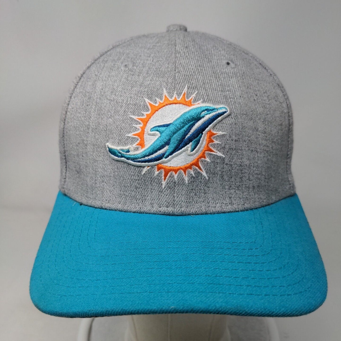 Miami Dolphins NFL Fitted Hat Gray Blue Size M Embroidered New Era 39Thirty
