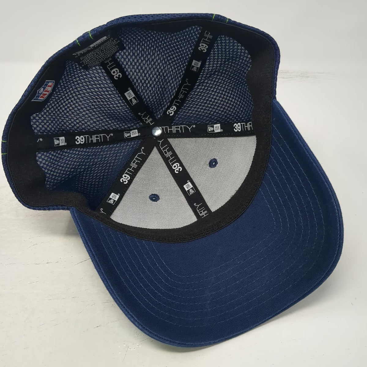 Seattle Seahawks NFL New Era Blue L Mesh Cap Stretch 39THIRTY Green Stitch Hat