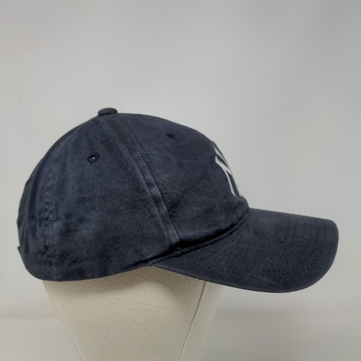 MLB Men's Strapback Hat Blue OSFA Embroidered New York Yankees Logo Cotton