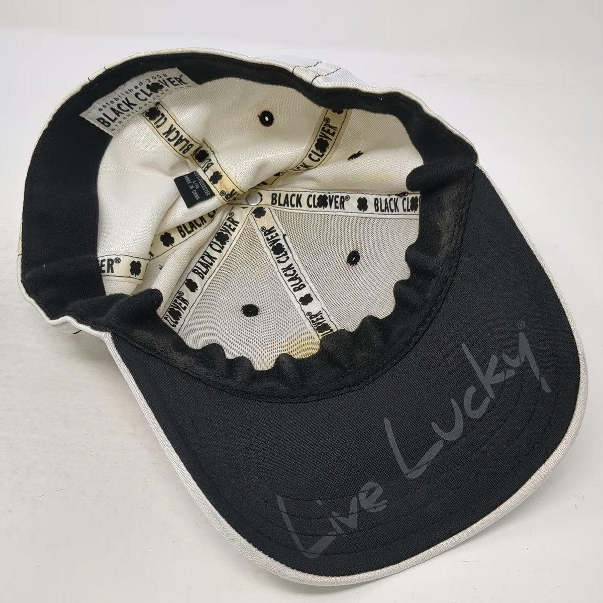 Black Clover Baseball Cap White XL Fitted Live Lucky Contrast Stitching Golf Hat