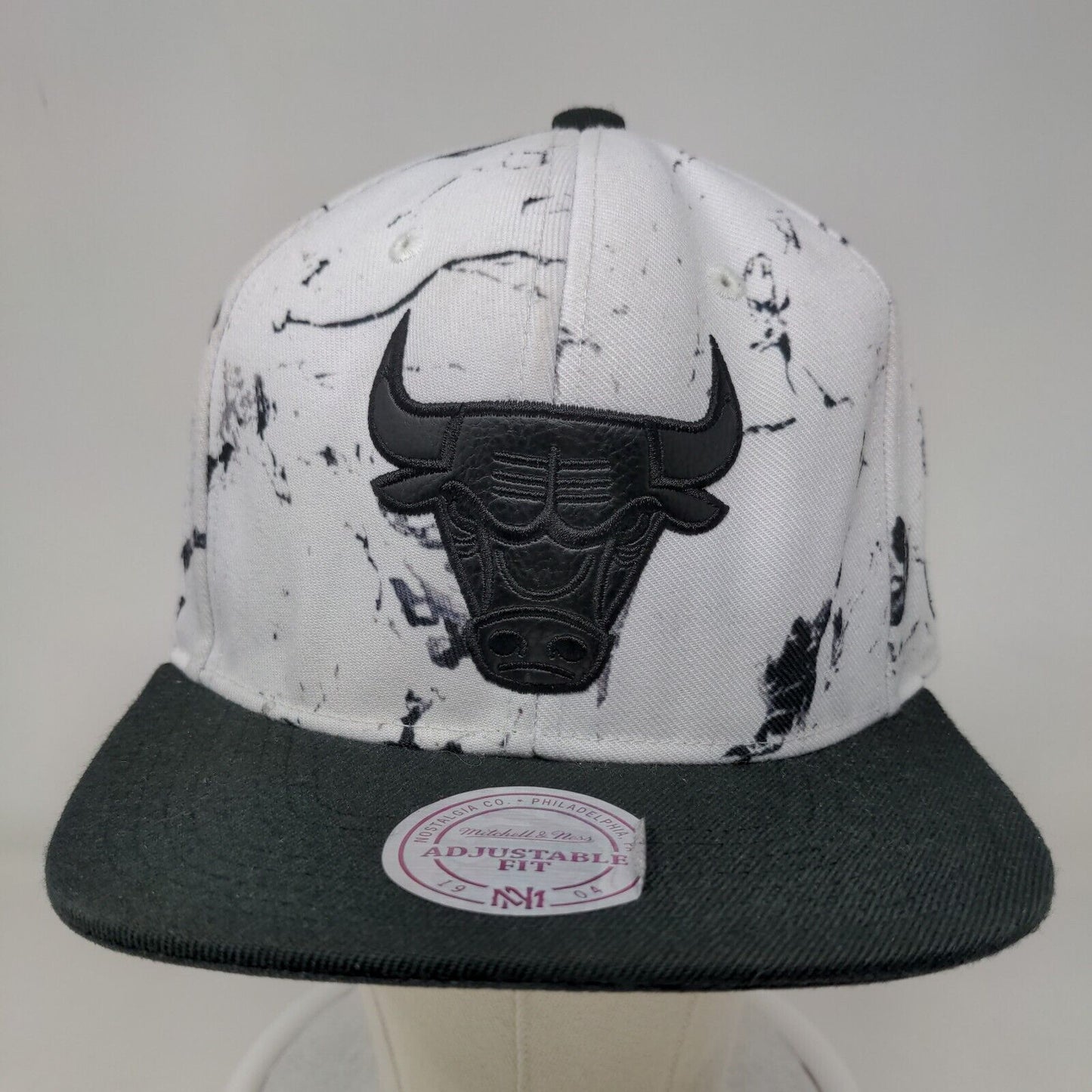 Mitchell & Ness Men's Snapback Hat Multicolor Chicago Bulls Embroidered Logo