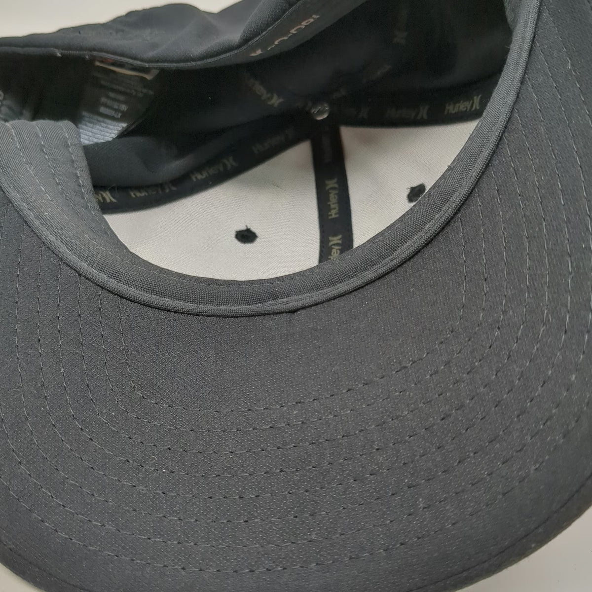 Hurley Baseball Cap Black XL Flexfit Embroidered Logo Curved Bill Polyester Hat