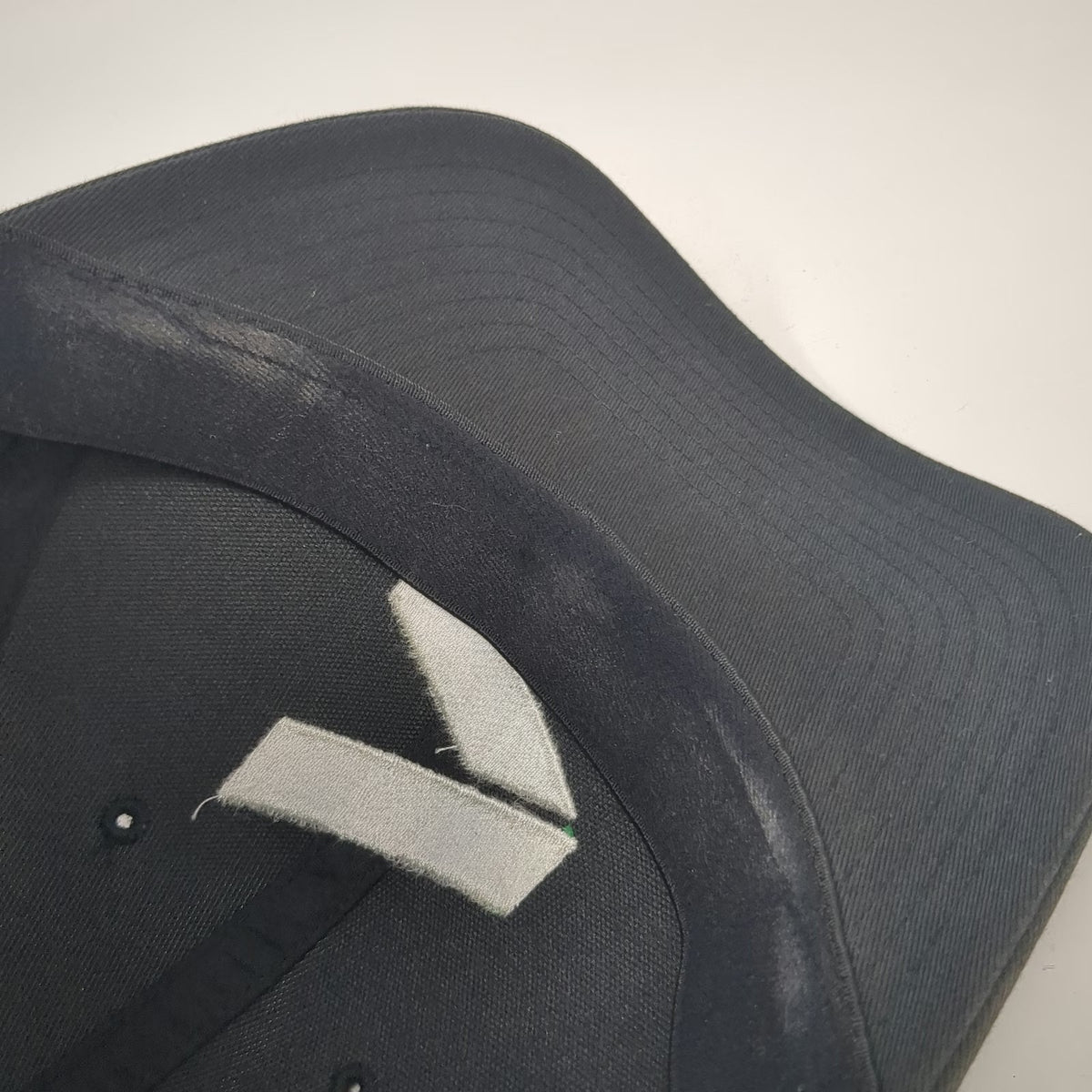 Veer Baseball Cap Black M Stretch Fit Embroidered Logo Curved Brim Comfort Hat