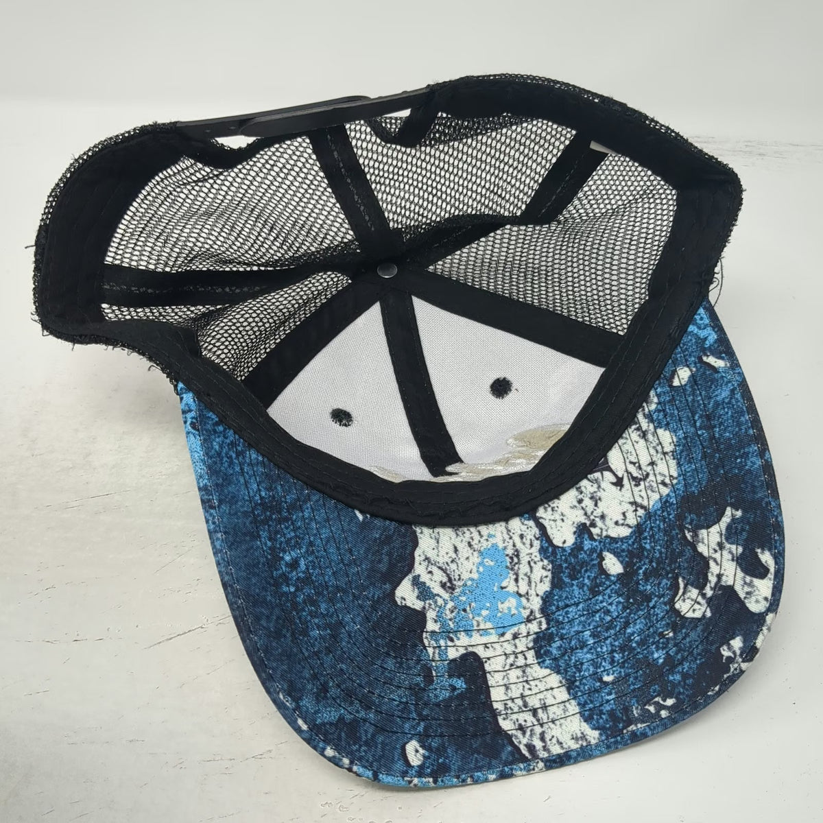 Cabela's Trucker Hat Blue Black White OSFM Mesh Back Snapback Distressed Logo