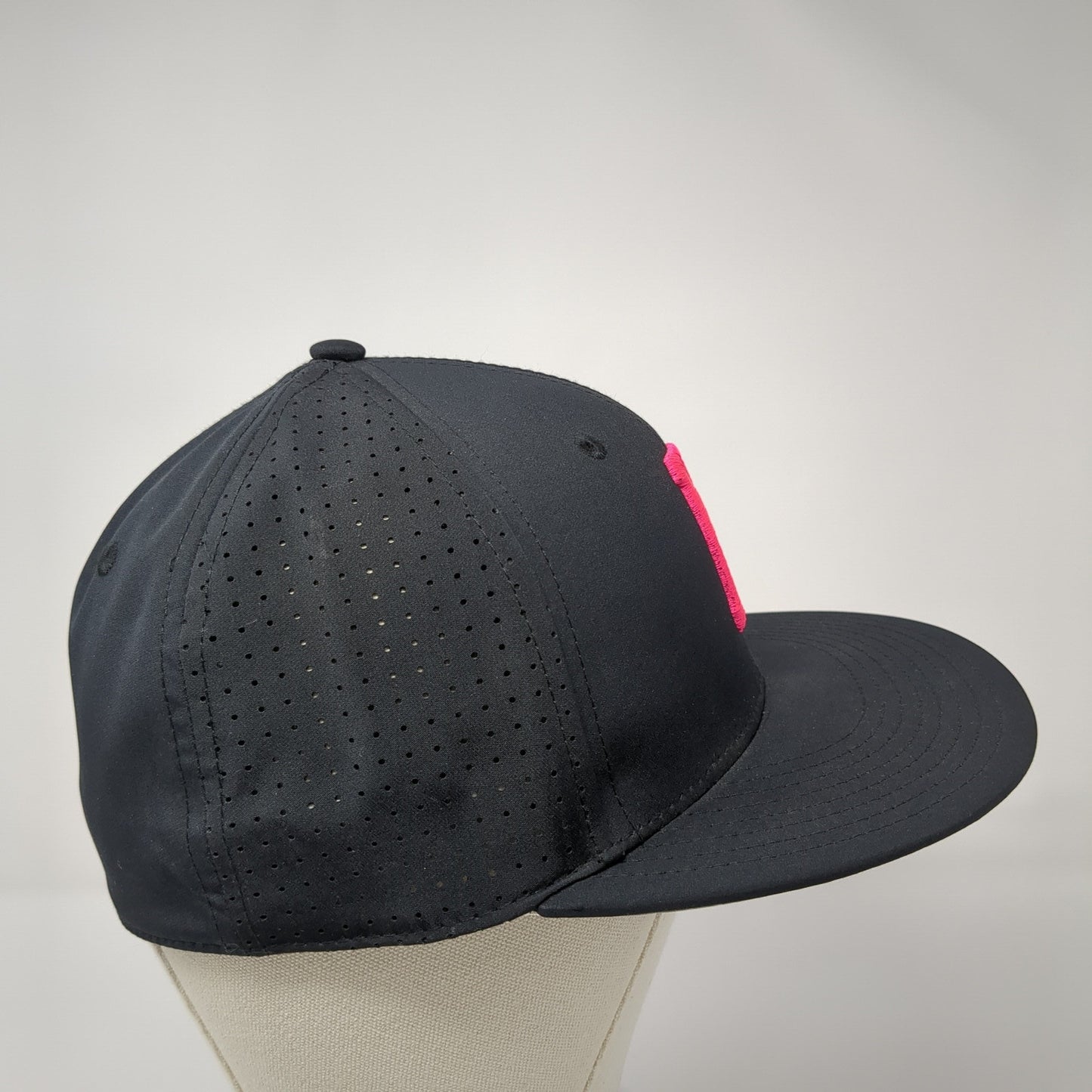 The Game Fitted Flat Bill Hat Black Embroidered Pink R Logo Size Small