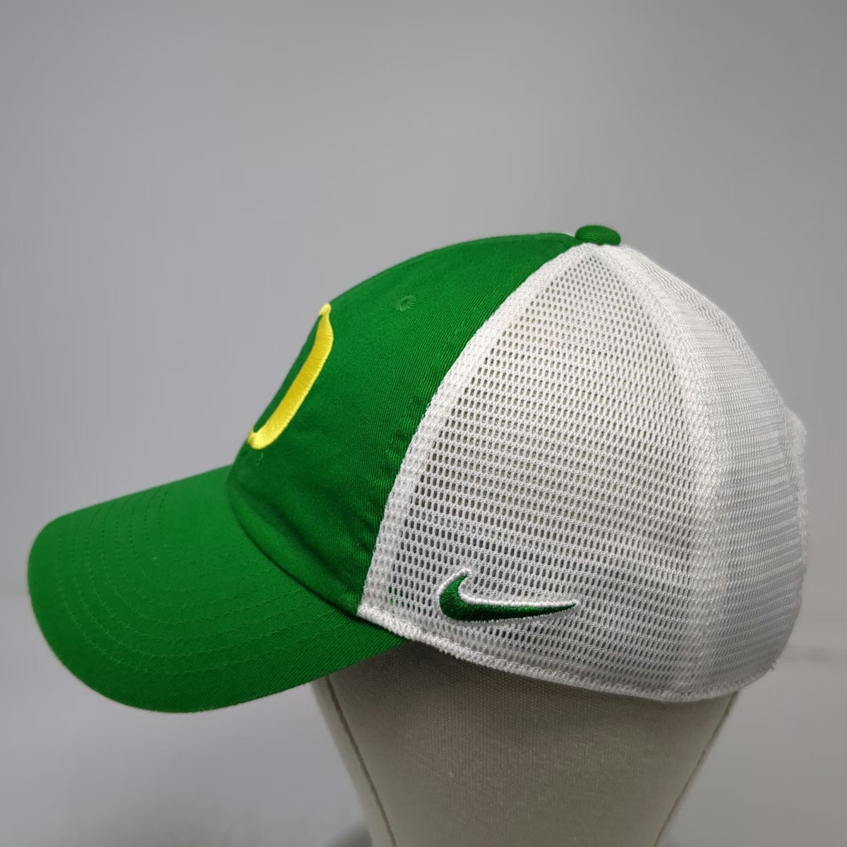 Nike Oregon Ducks NCAA Green L Mesh Back Adjustable Slideback Hat Swoosh Logo