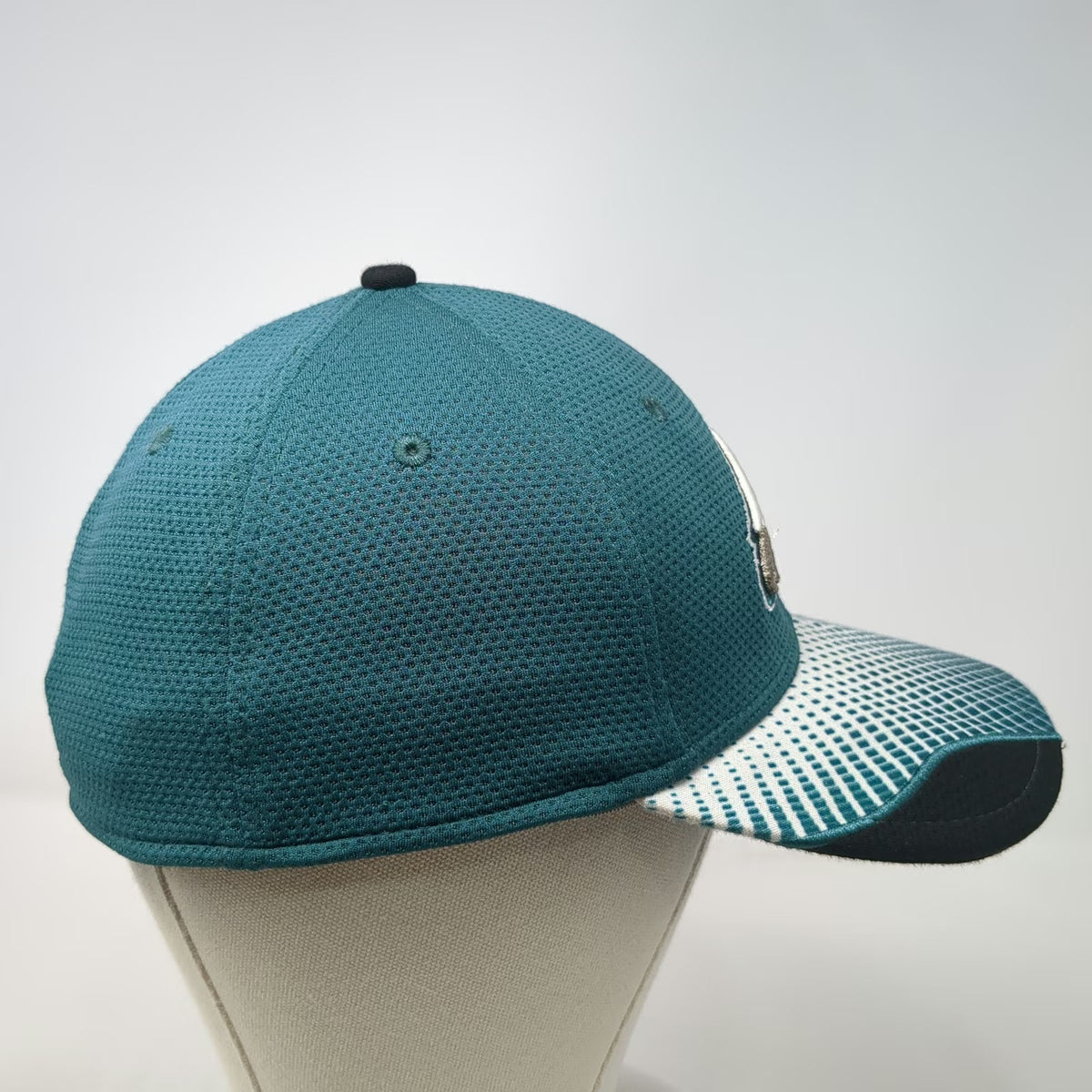 Philadelphia Eagles NFL New Era Green M Cap Stretch Fit Pattern 39THIRTY Hat