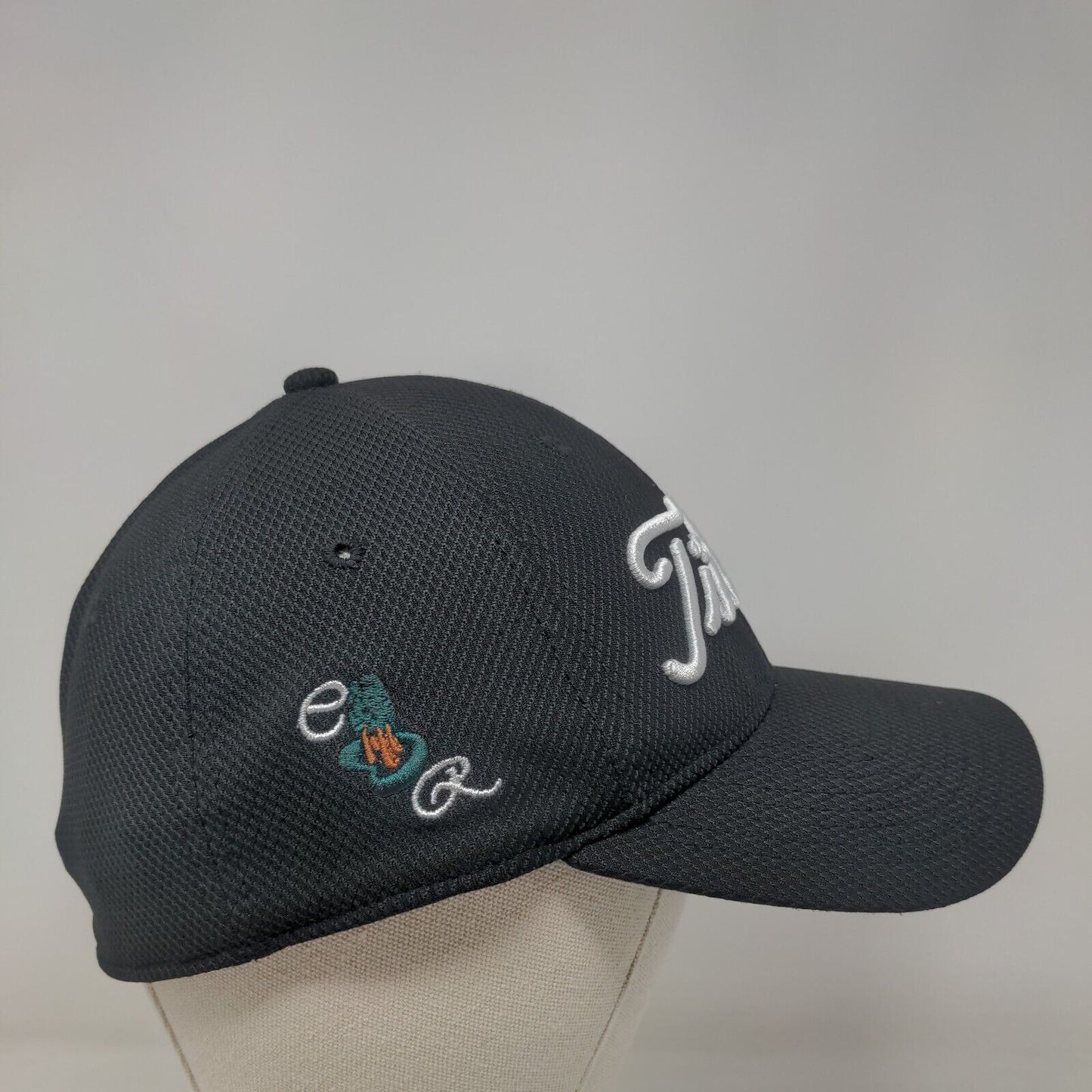 Titleist Fitted Hat Black Medium-Large Embroidered 6 Panel New Era