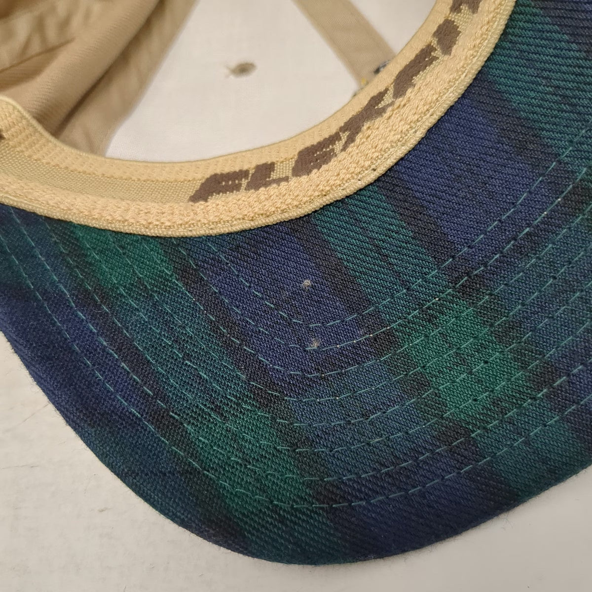 Flexfit Dewars Scotch Whisky Highlander Tartan Beige Blue Green M Fitted Hat