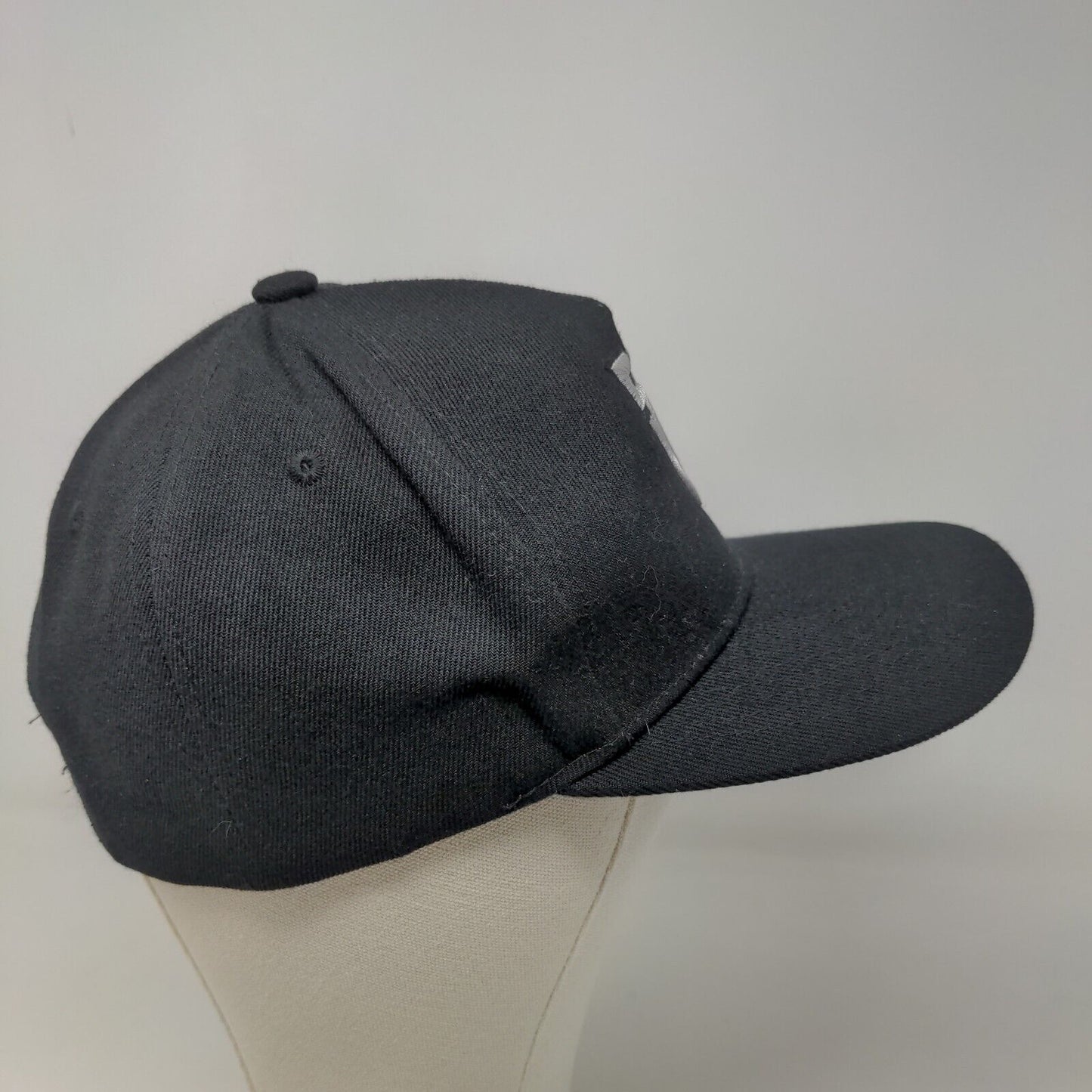 Unbranded Men's Snapback Hat Black Size OSFM Embroidered Logo 100% Acrylic