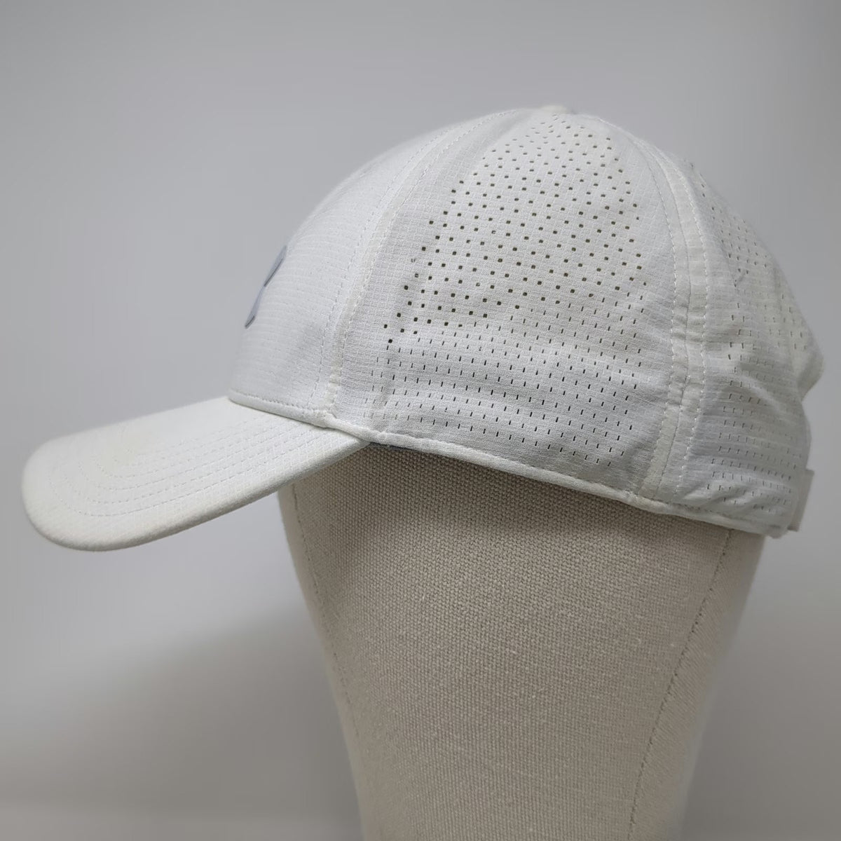 Under Armour Baseball Cap White One Size Strapback UA Golf Hat Breathable Logo