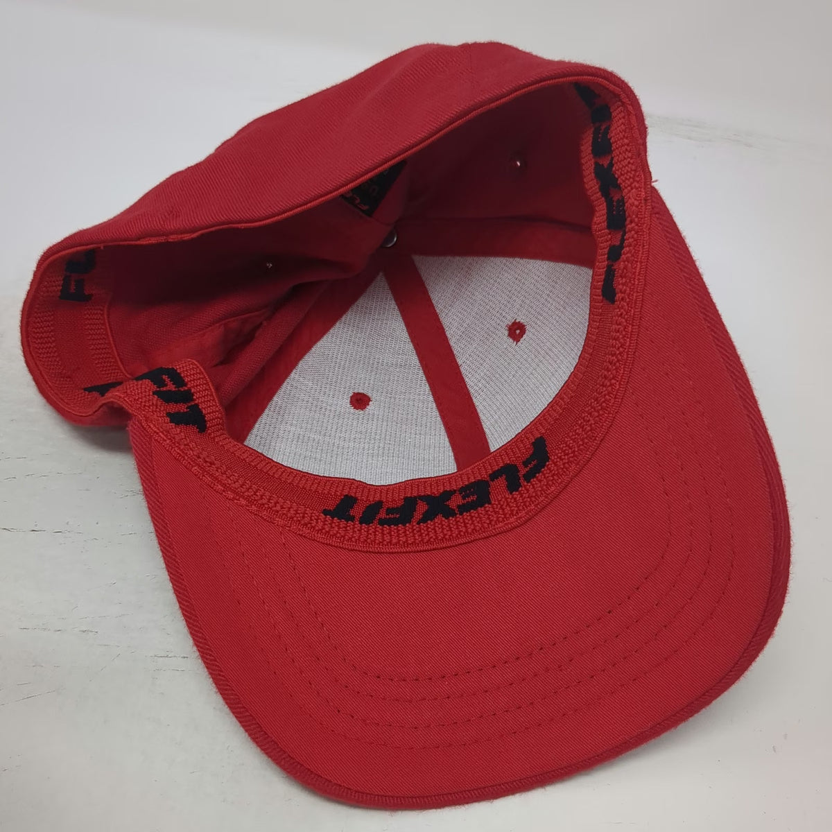 Flexfit Baseball Cap Red M Stretch Fit Embroidered Style Graphic Logo hat