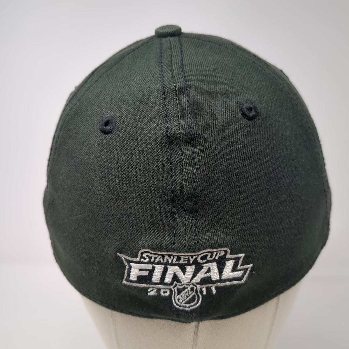 Boston Bruins NHL New Era Cap Green L 2011 Stanley Cup Final Spoked B Logo Hat