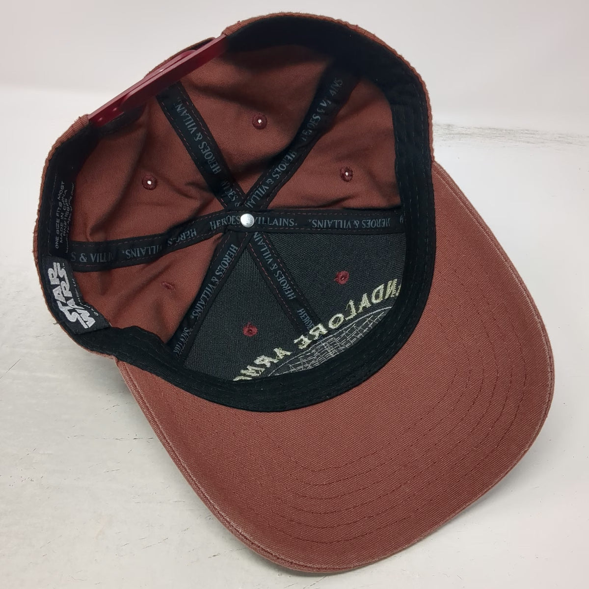 Heroes & Villains Snapback Red One Size Star Wars Mandalorian Mandore Armory Hat
