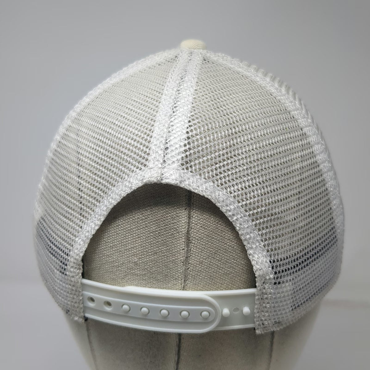 TaylorMade Trucker Hat White OSFM Mesh Back Snapback Golf Structured Logo Cap