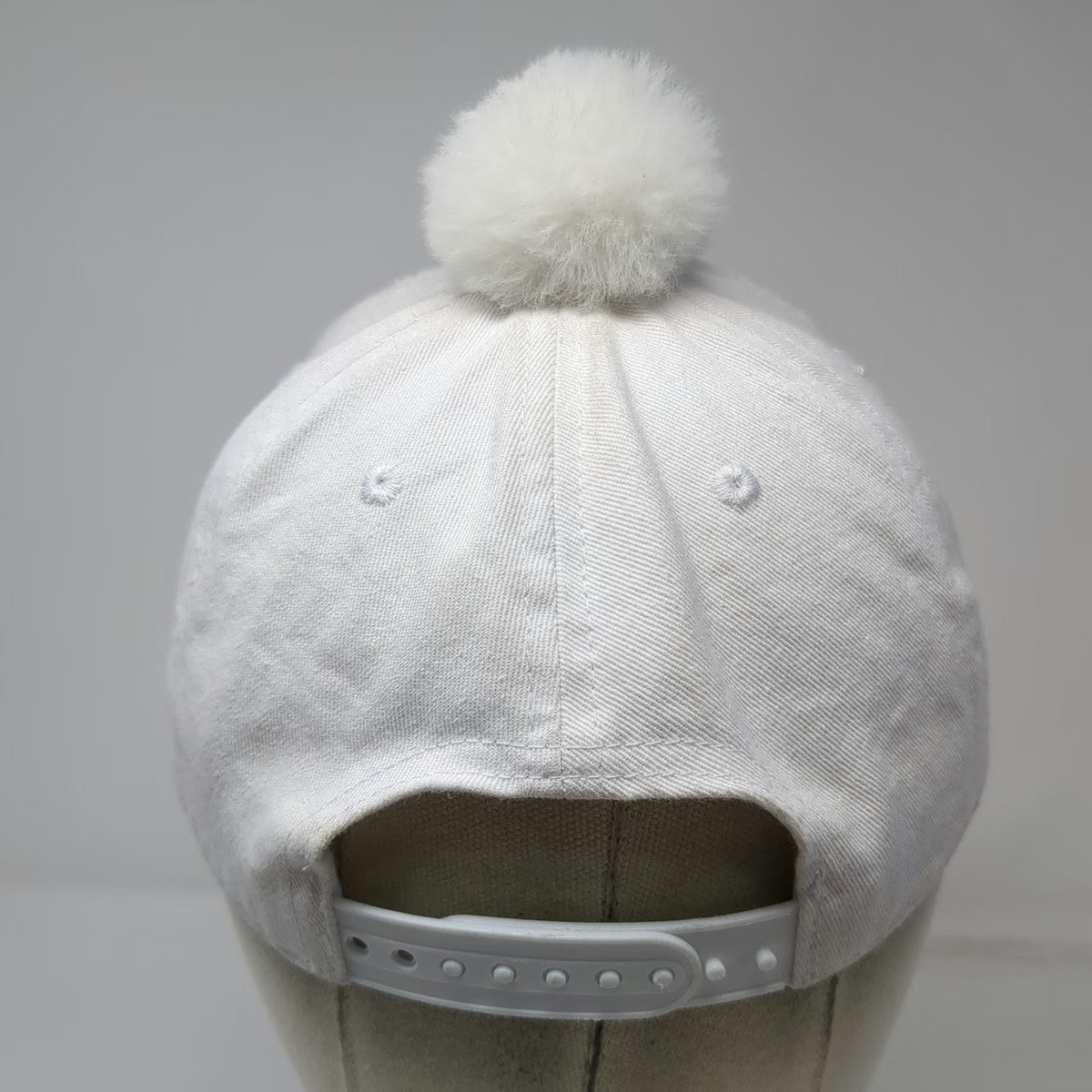 Mad Engine Snowman White One Size Snapback Hat 3D Carrot Nose Pom-pom Christmas