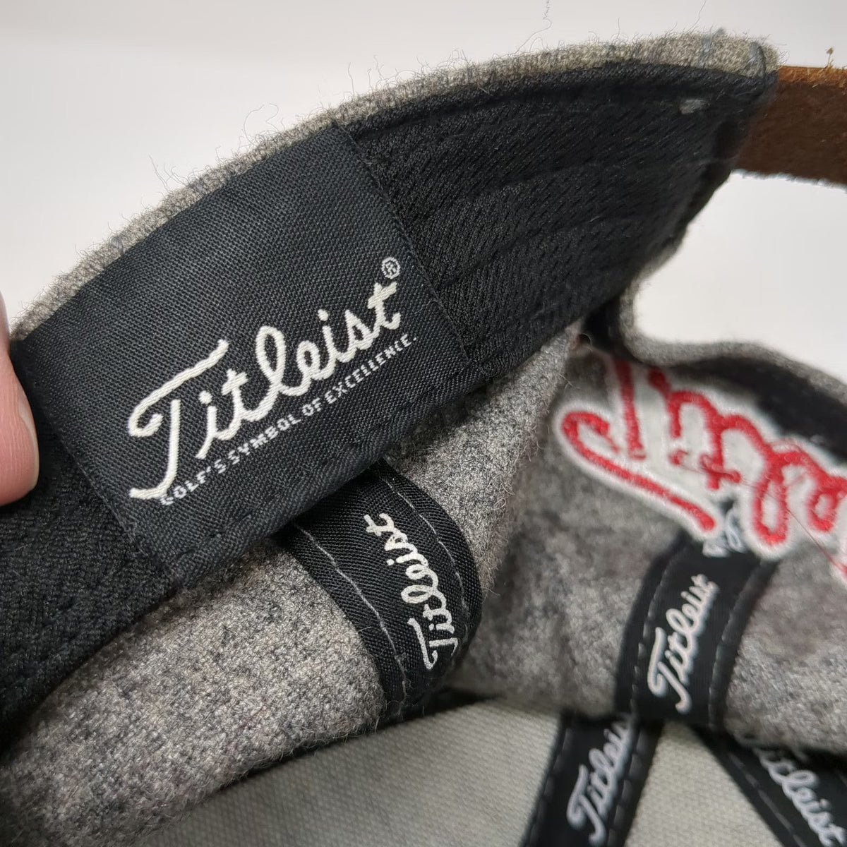 Titleist Baseball Cap Gray One Size Wool Blend Leather Strap Golf Hat Red Logo