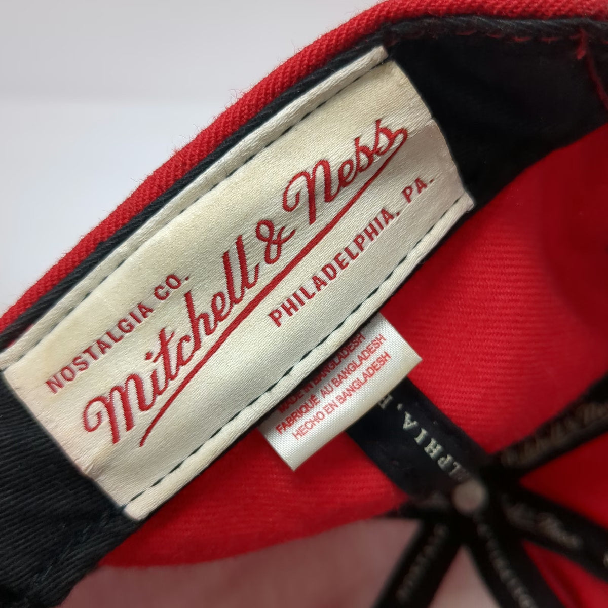 Chicago Blackhawks NHL Mitchell & Ness Snapback Red Hat One Size Green Brim Wool