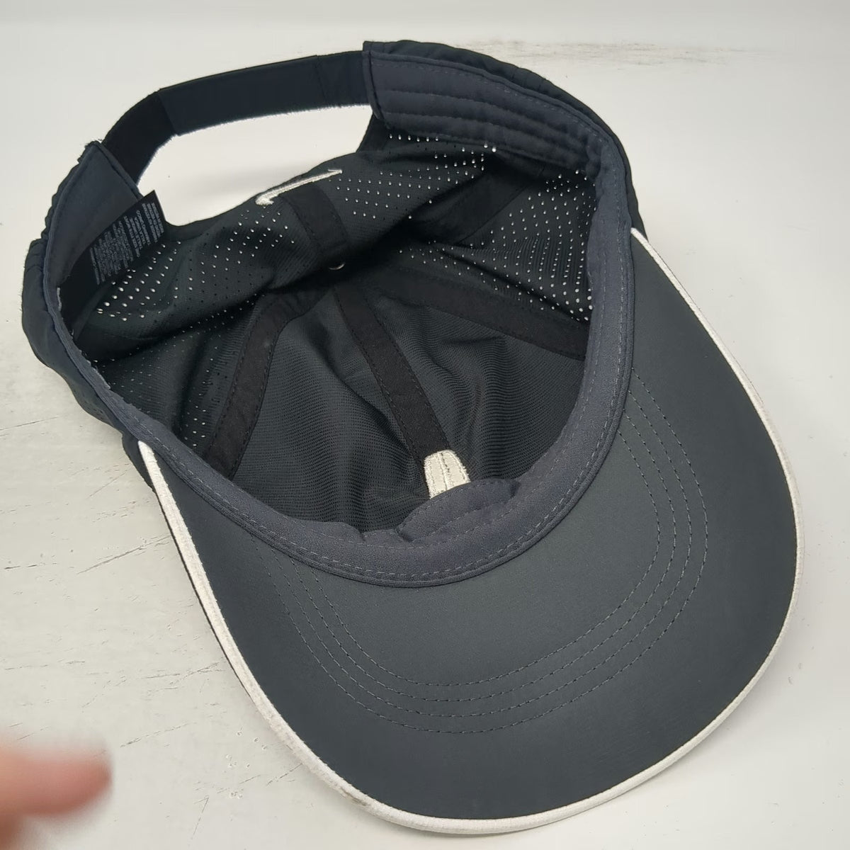 Nike Baseball Cap Black One Size Lincoln Logo Perforated Performance Golf Hat
