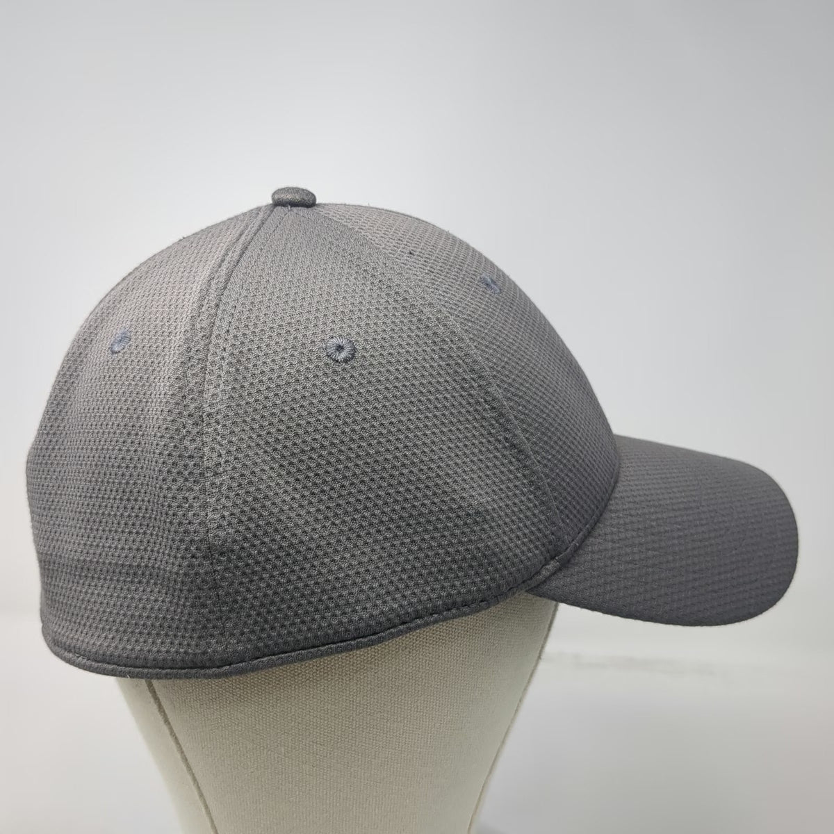 Under Armour Baseball Cap Gray XL Fitted Mesh Performance Athletic Workout Hat