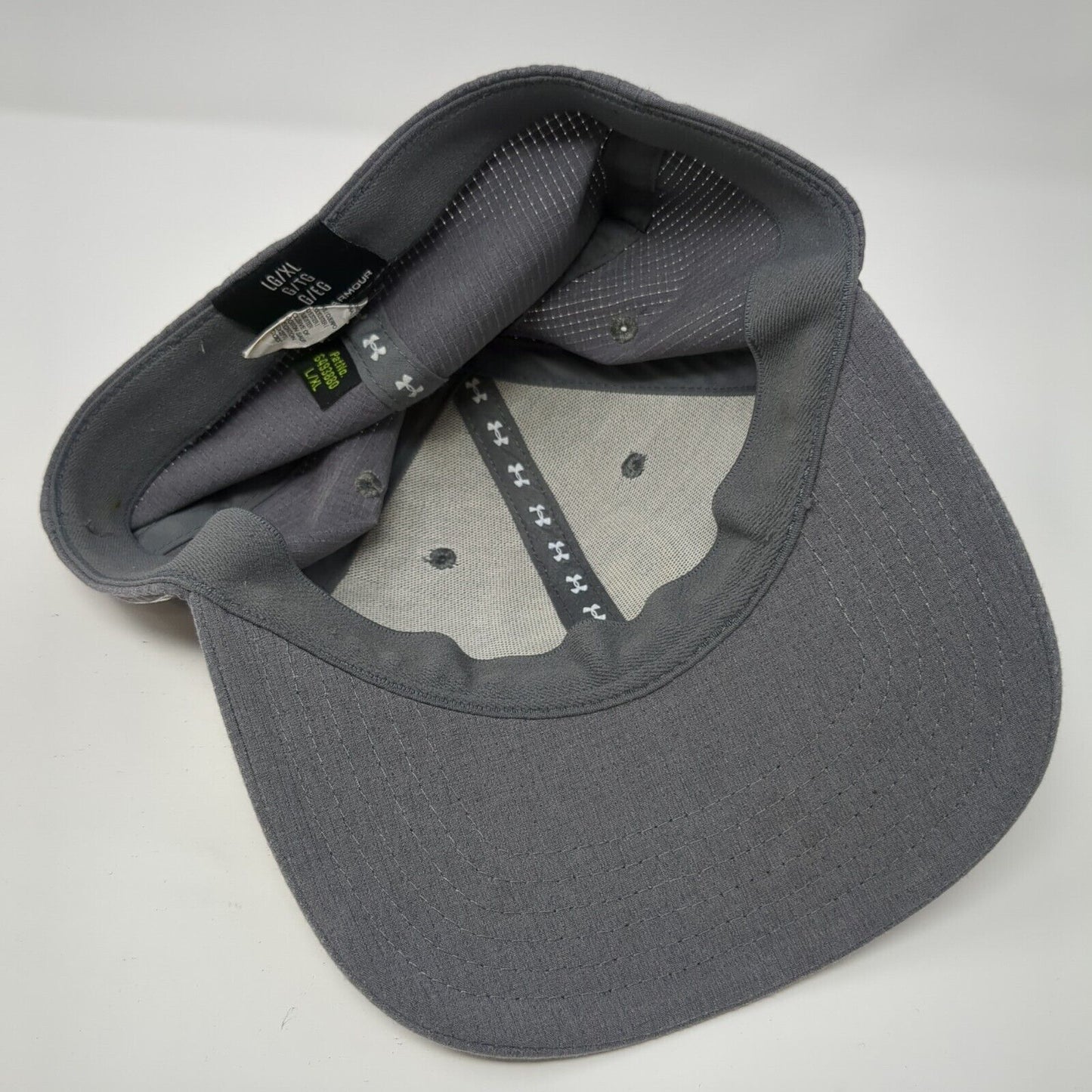 Under Armour Fitted Hat Gray L/XL Lightweight Embroidered 6 Panel Polyester