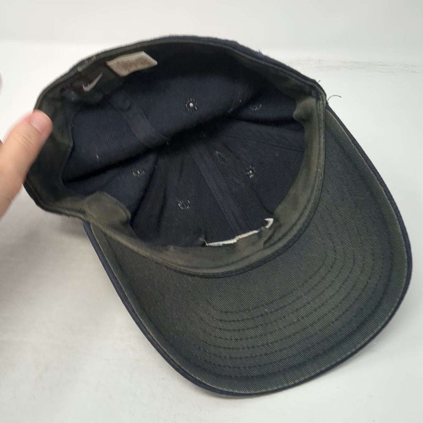 Nike Baseball Cap Black 7 1/4 Fitted 100% Wool Yellow Swoosh Logo Athletic Hat