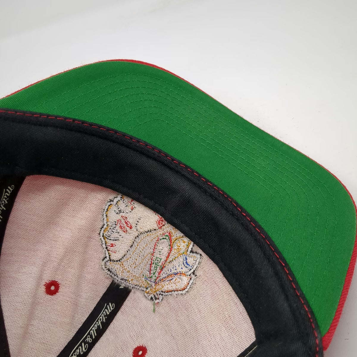Chicago Blackhawks NHL Mitchell & Ness Snapback Red Hat One Size Green Brim Wool