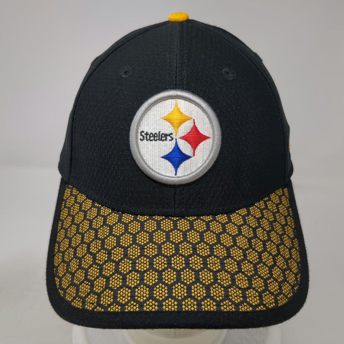 New Era Pittsburgh Steelers NFL Black Cap Size M Honeycomb Brim Stretch Fit Hat