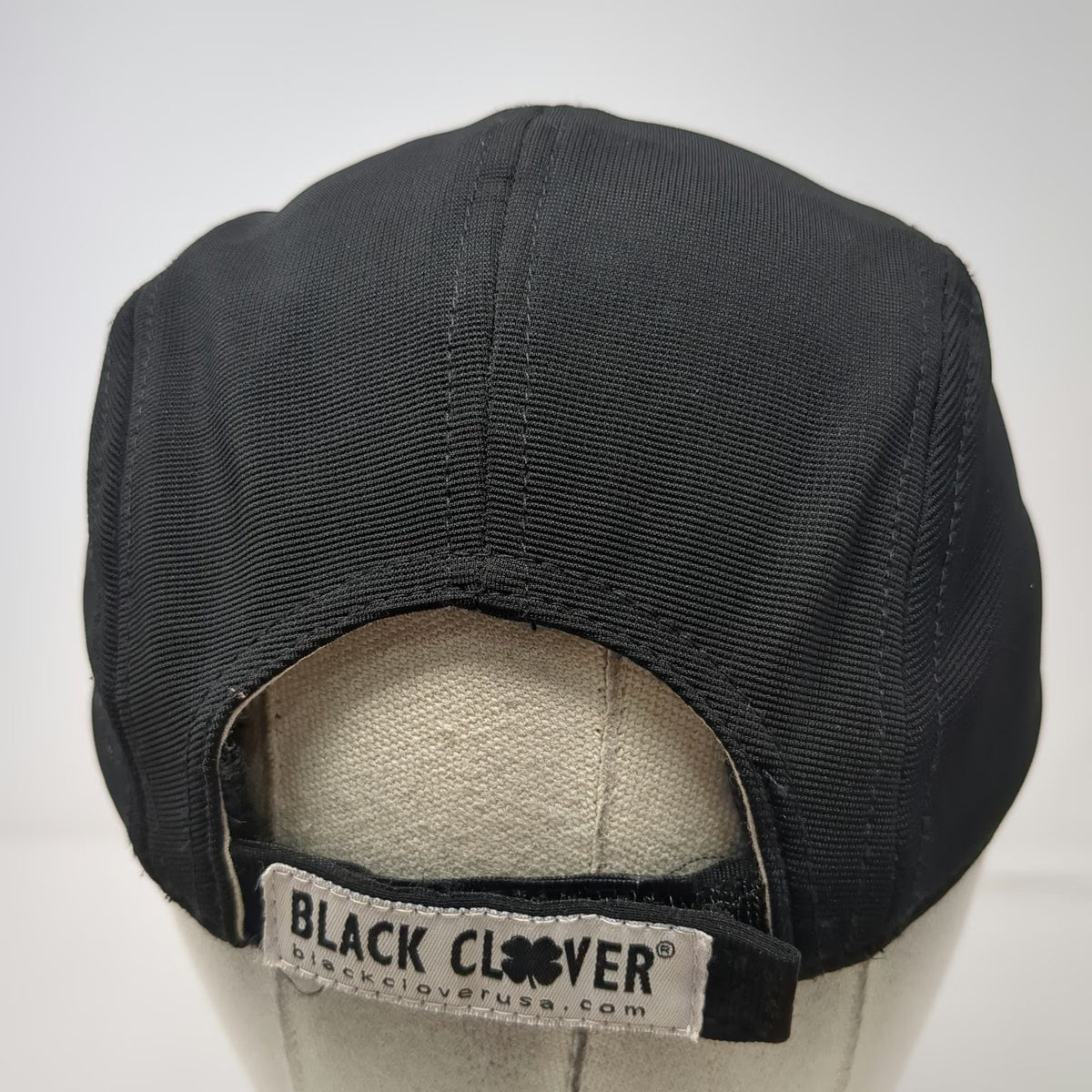 Black Clover 5 Panel One Size Hat Strapback Live Lucky White Logo Breathable
