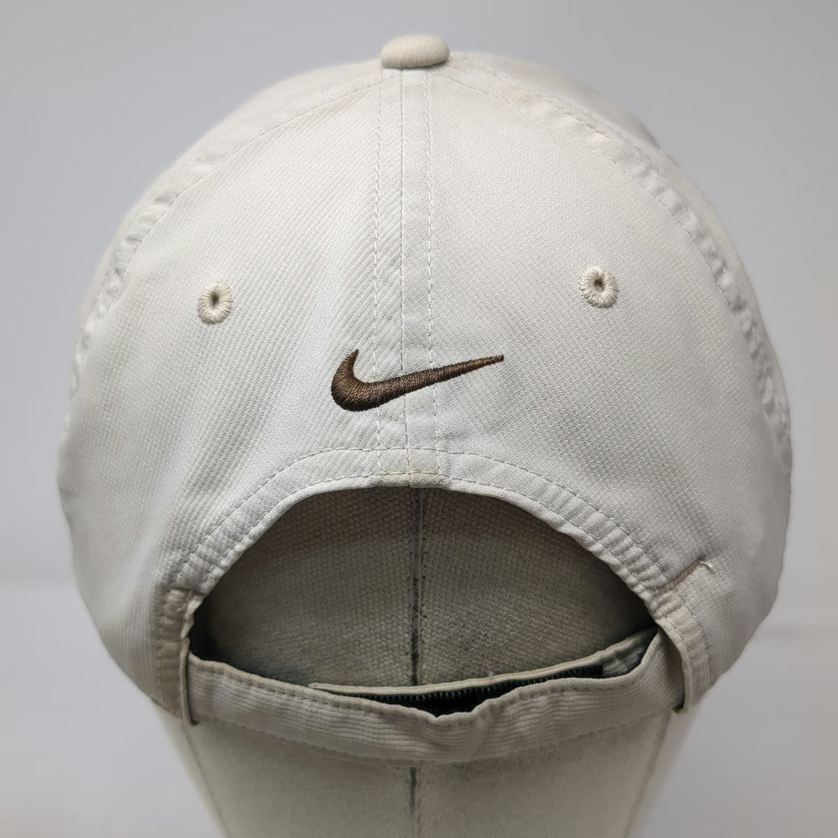 Nike Baseball Cap Beige One Size Strapback Swoosh Camas Meadows Golf Course Hat