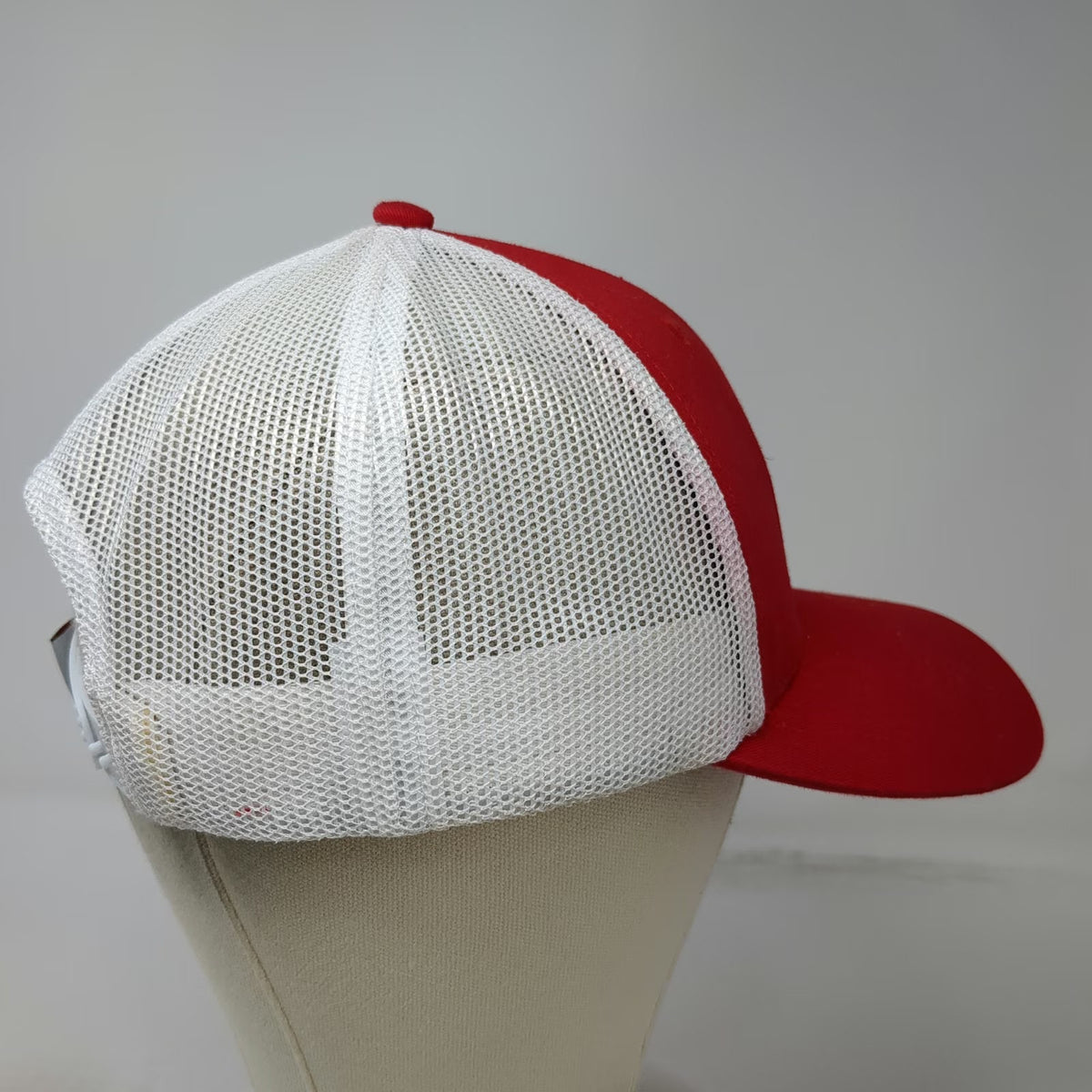 Buc-ee's Trucker Hat Red White One Size Mascot Patch Mesh Snapback Curved Brim