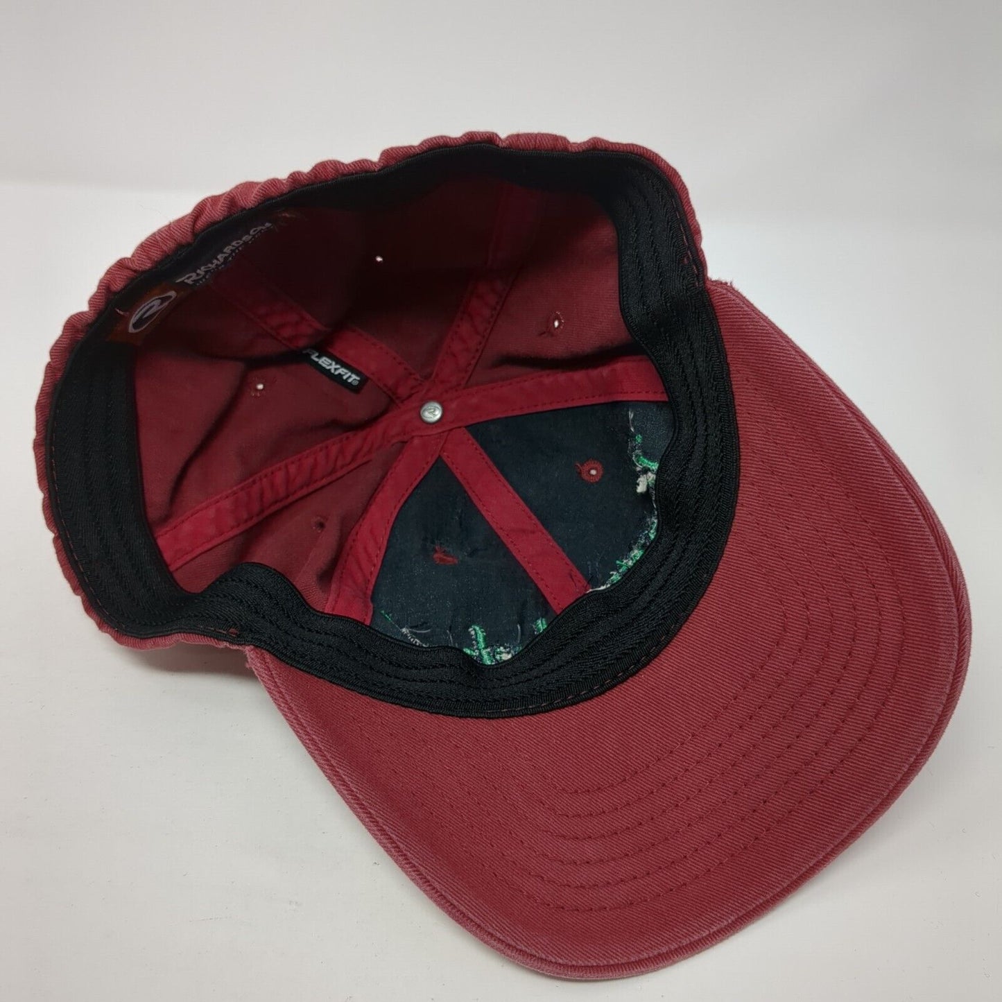 Terrace Lakes Resort Fitted Hat Red S/M Stretch Flexfit Embroidered Richardson