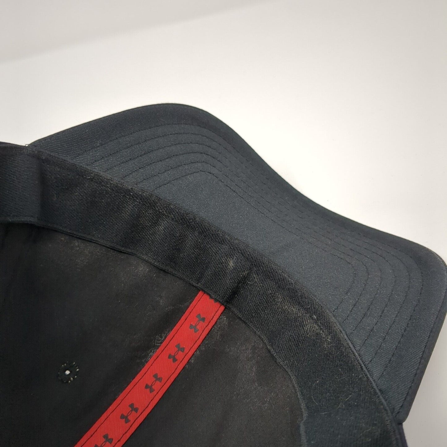 Under Armour Logo Fitted Hat Black Medium/Large Stretch Vent Holes
