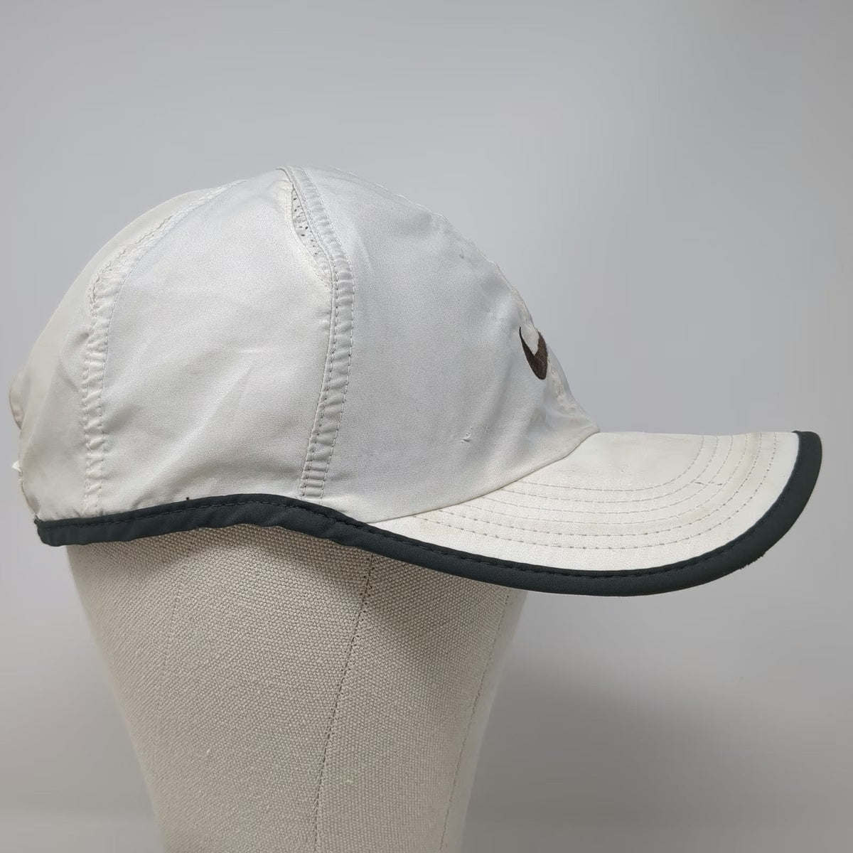 Nike Baseball Cap White One Size Performance Dri-Fit Featherlight Strapback Hat