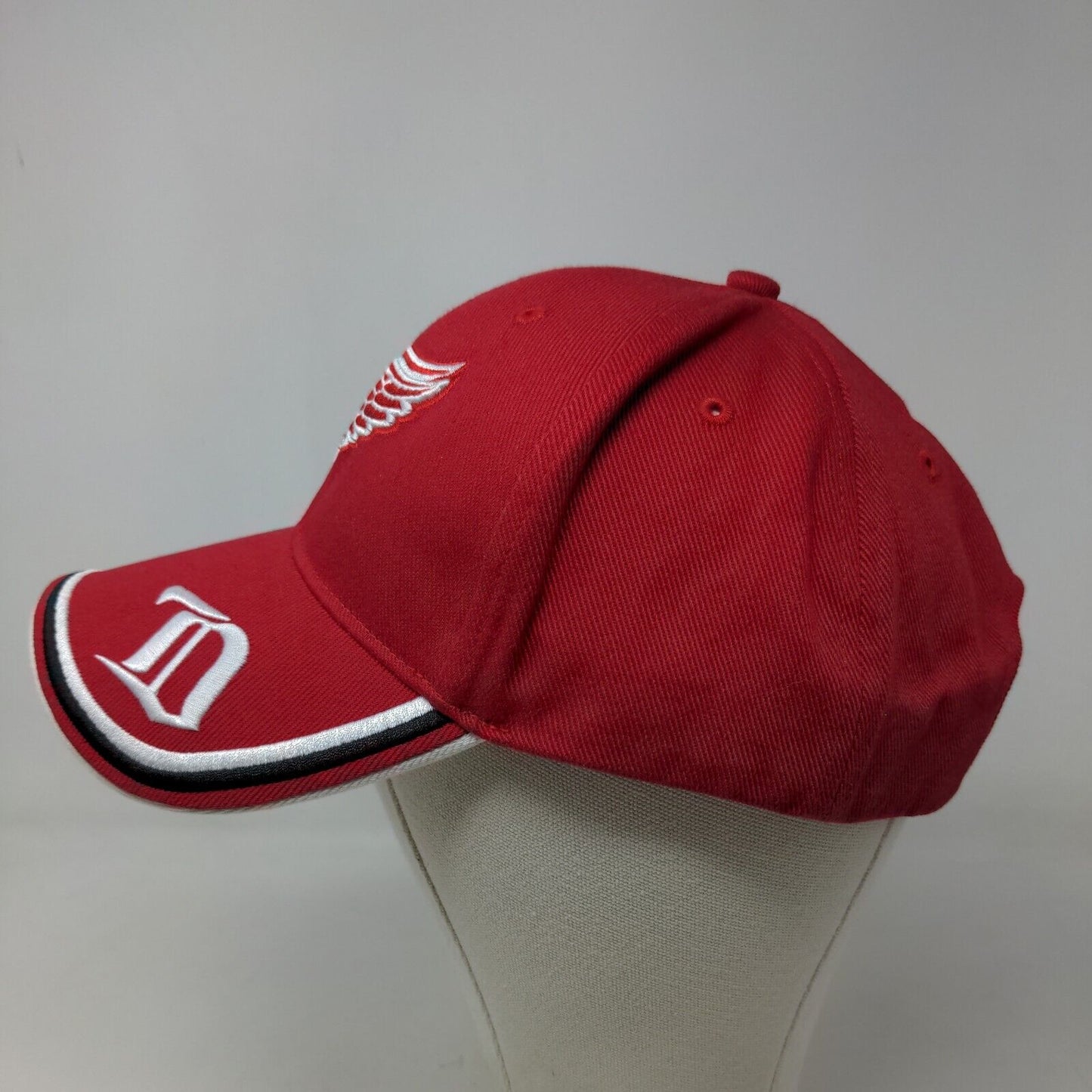 Fan Favorite Men's Strapback Hat Red Size OSFA Detroit Redwings NHL Embroidered