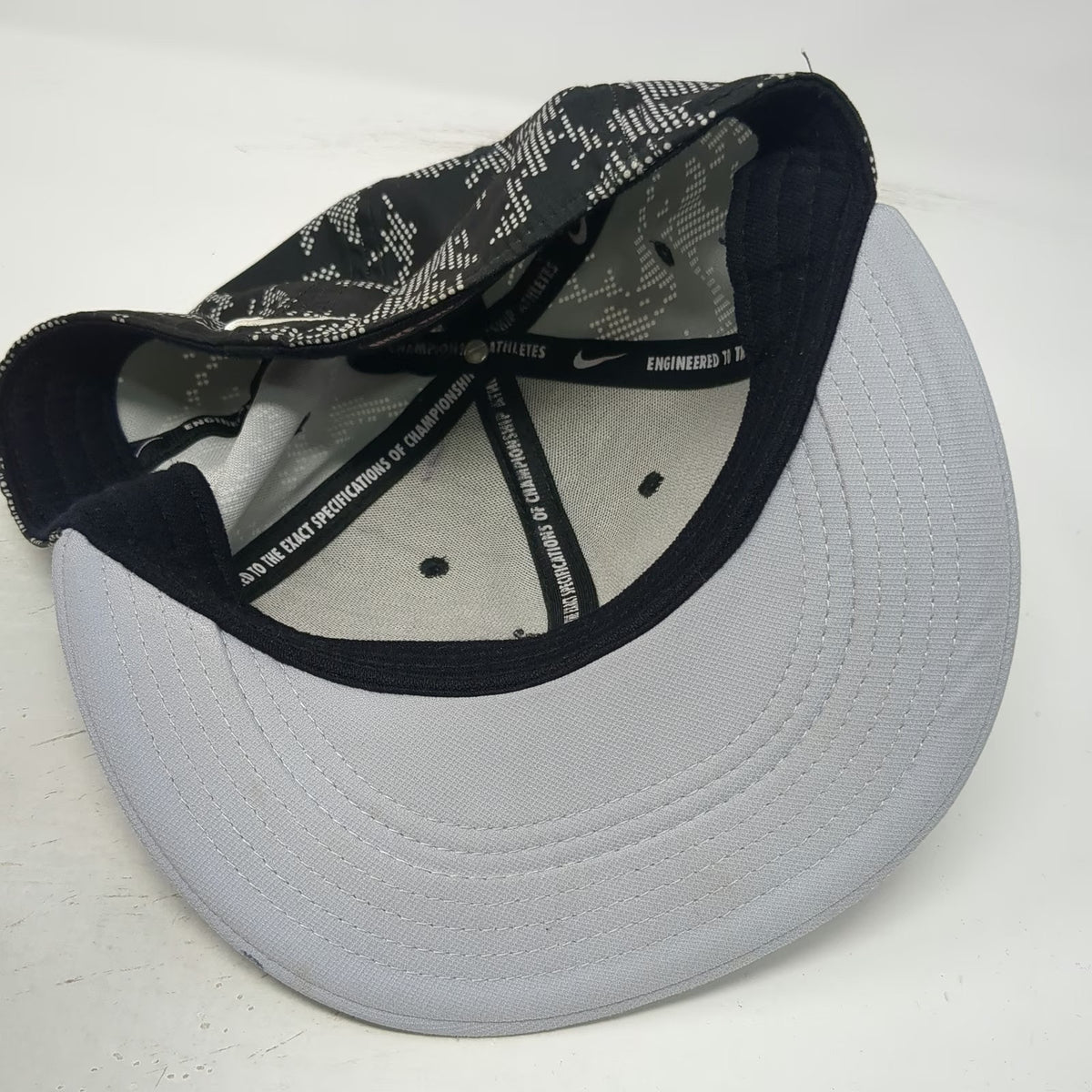 Nike Snapback Black Gray One Size Flat Brim Dri-FIT Digital Camo Embroidered Hat